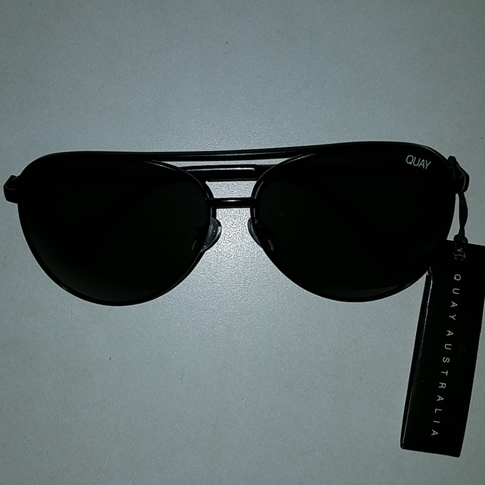 Quay Australia  Vivienne in black/smoke